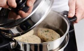 Recubriu un par de chuletas